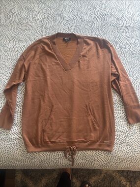 DKNY Woman’s V-Neck Pullover Sweater in Rust